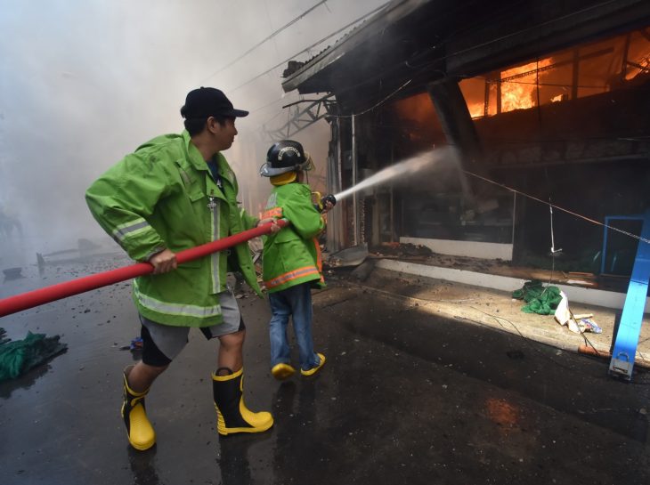 Fire razes a section of dry goods stores in Dagupan